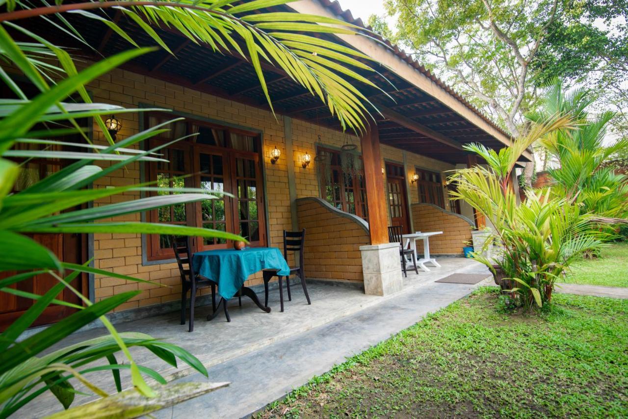 Dandelion - Unawatuna Bagian luar foto
